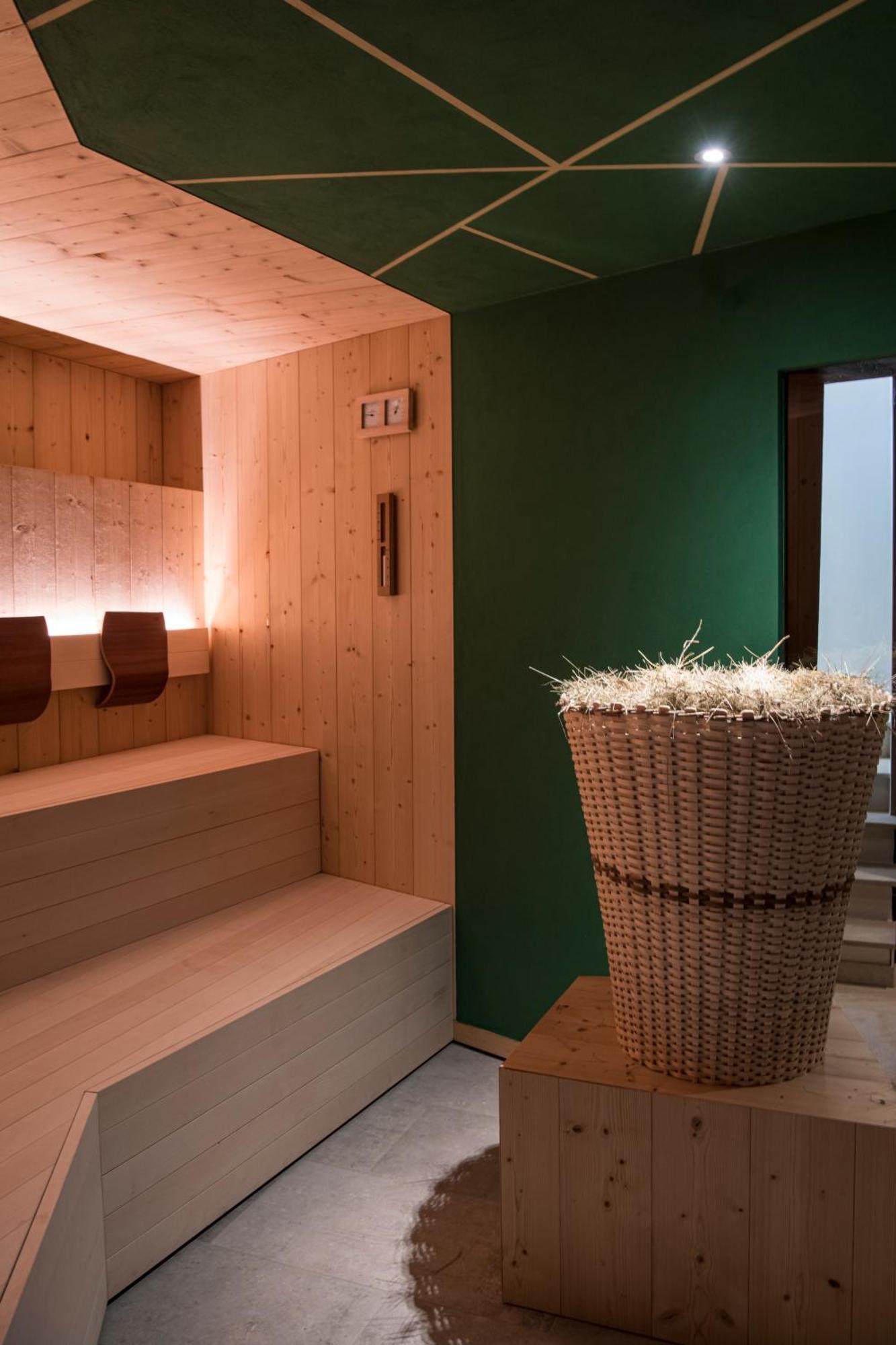 Terra - The Magic Place Relais & Chateaux Sarentino Luaran gambar