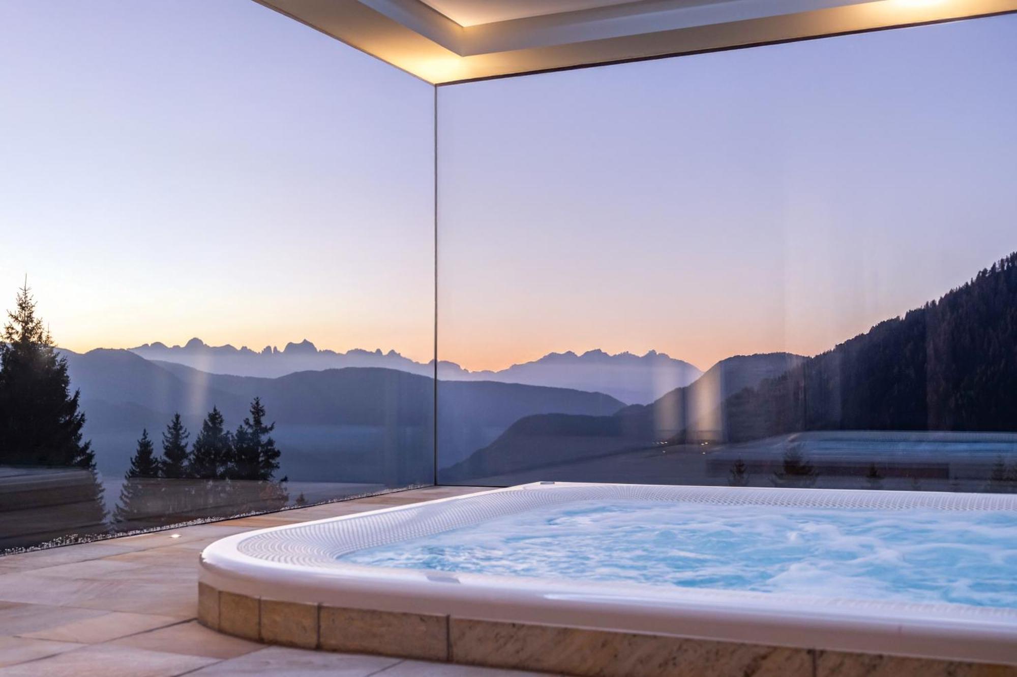 Terra - The Magic Place Relais & Chateaux Sarentino Luaran gambar